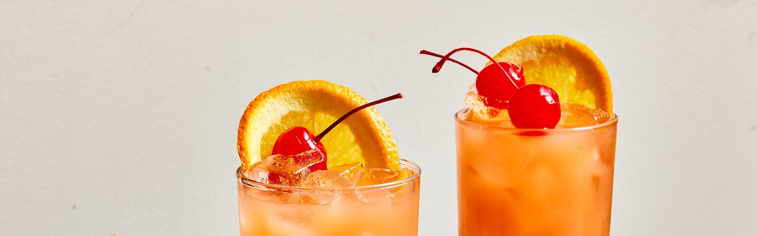 Cóctel Sex on the Beach frutal con vodka, licor de melocotón y jugos de frutas