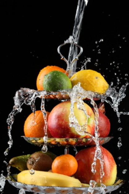 Maridaje de agua embotellada con platos