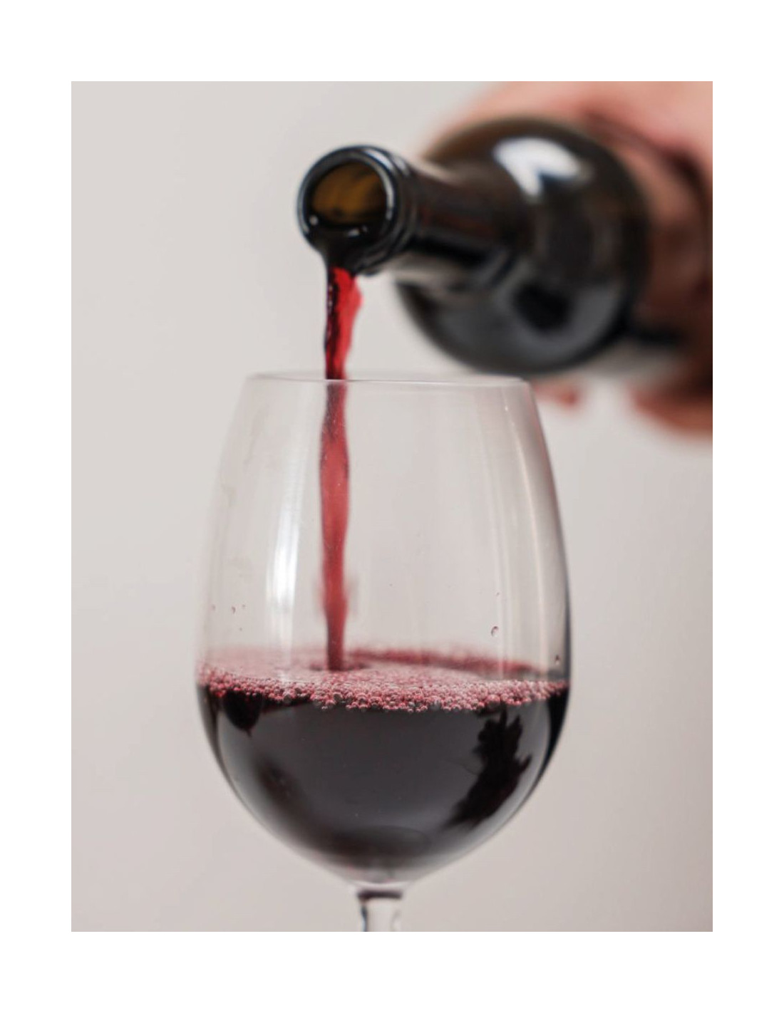 Copa de vino tinto elaborado con uva Brancellao