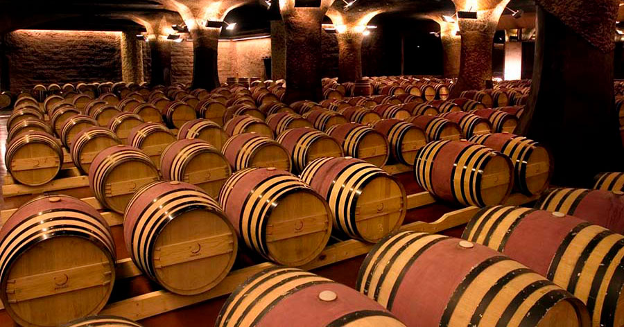 Barricas de roble para crianza de vino