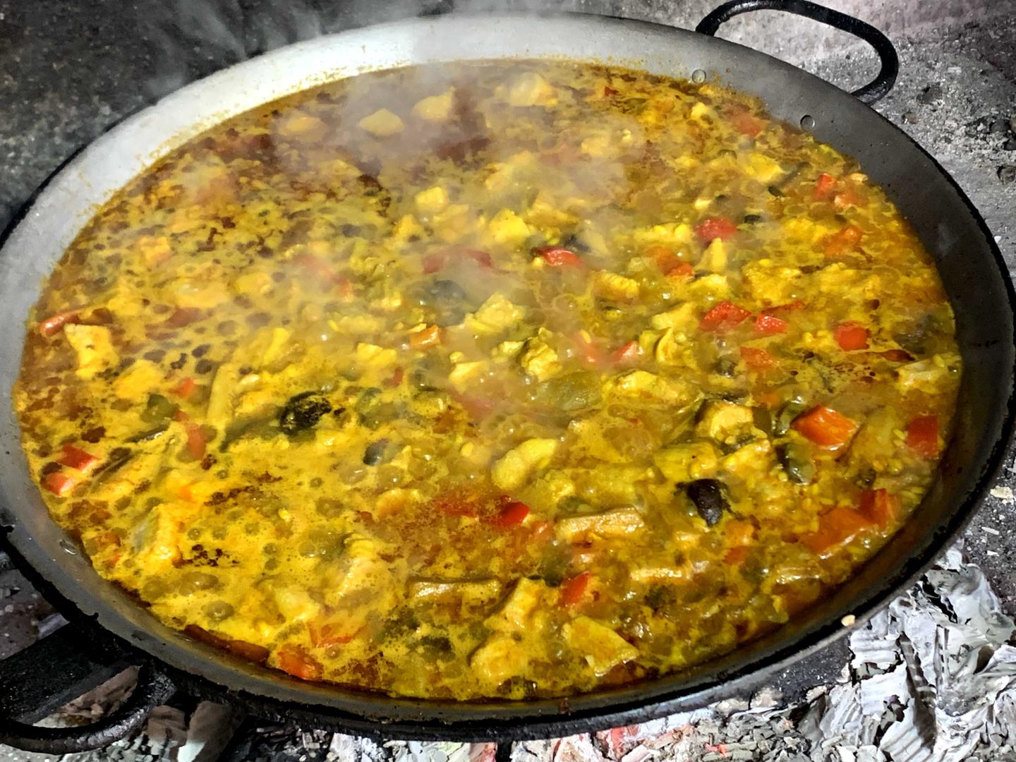 Agregar caldo y pimiento