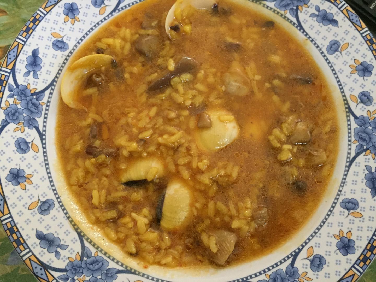 Arroz meloso con almejas, boletus, foie y sepia
