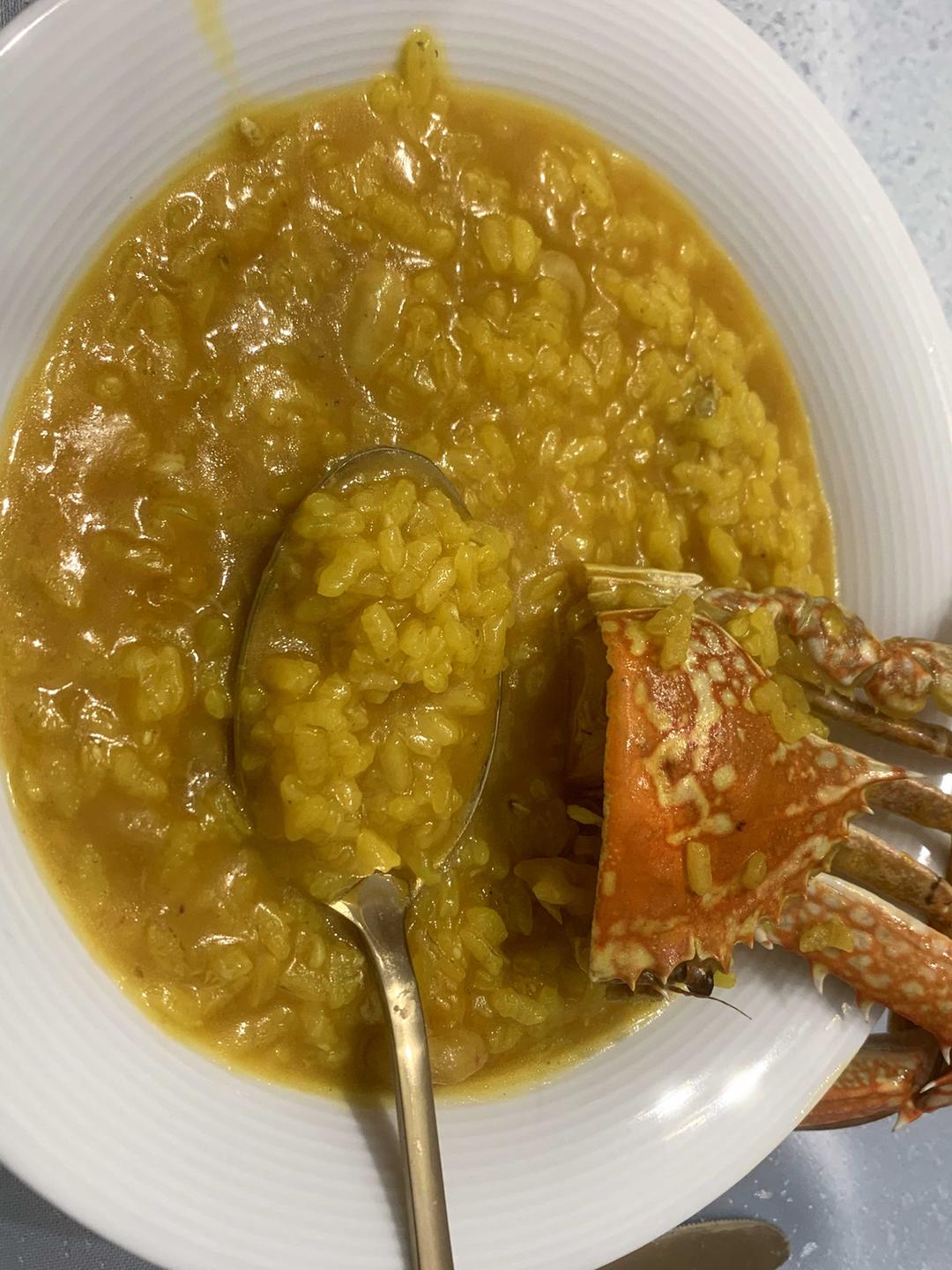 Arroz meloso con cangrejo azul y sepia
