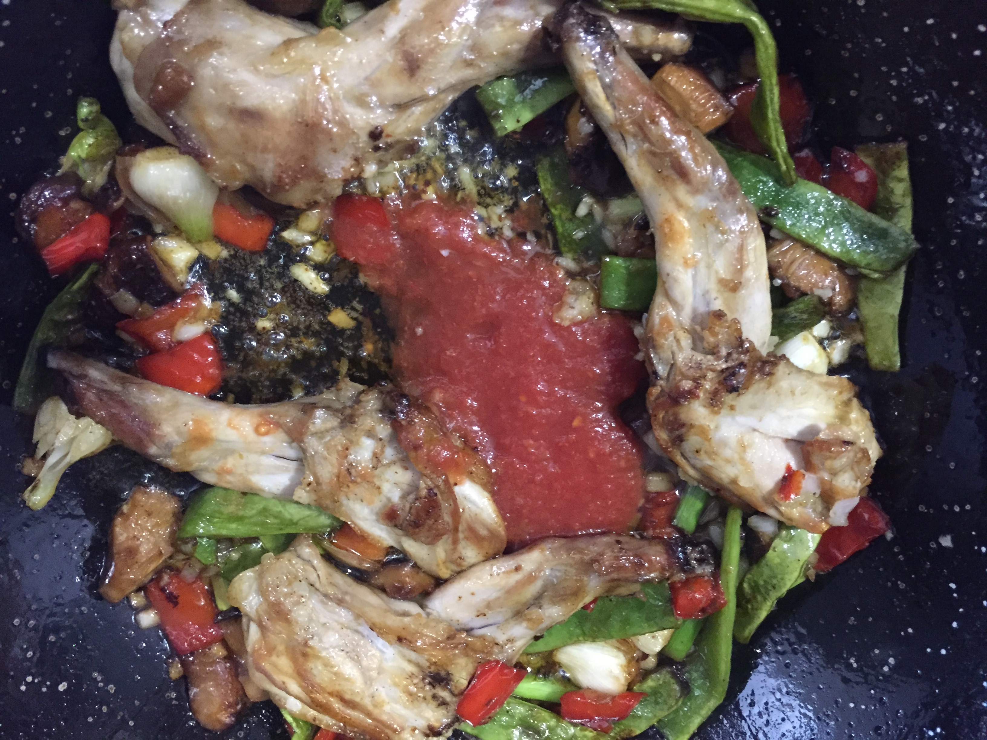 Sofrito con verduras y boletus