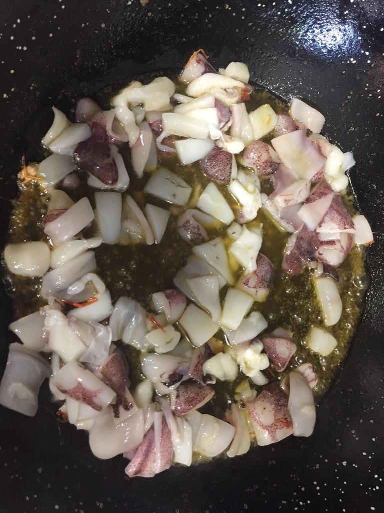 Sepia y calamar dorados con pulpa de ñora