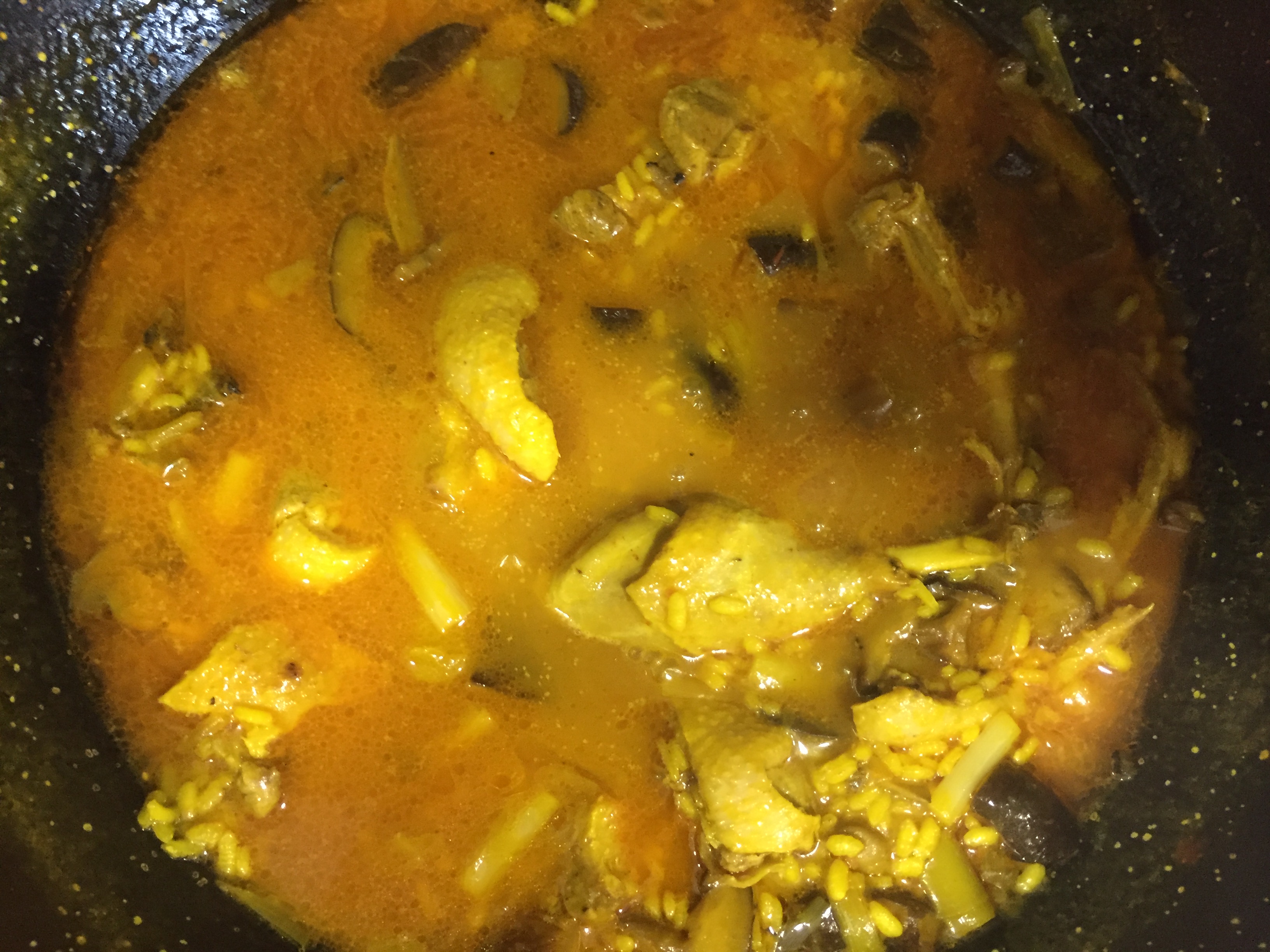 Arroz caldoso con pato, hongos y trufa terminado