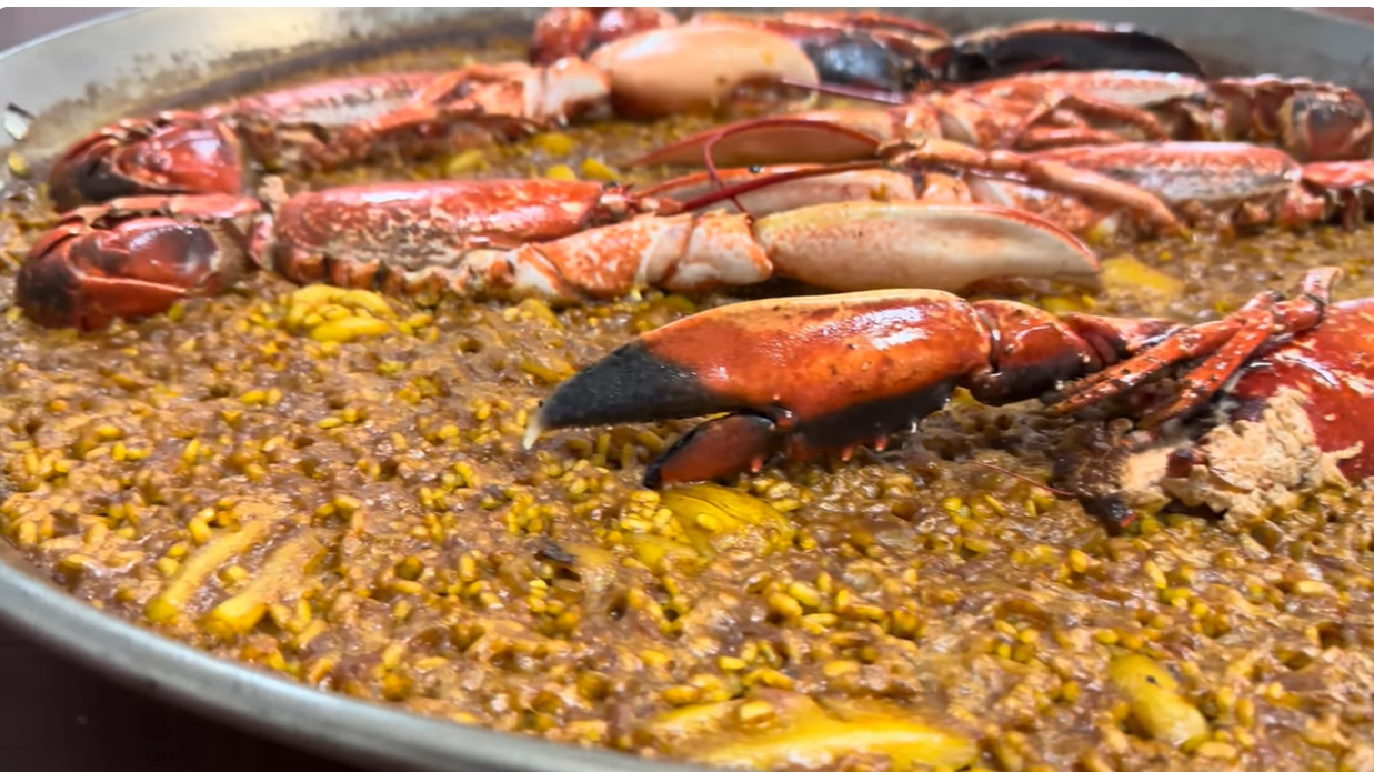 Paella de bogavante terminada