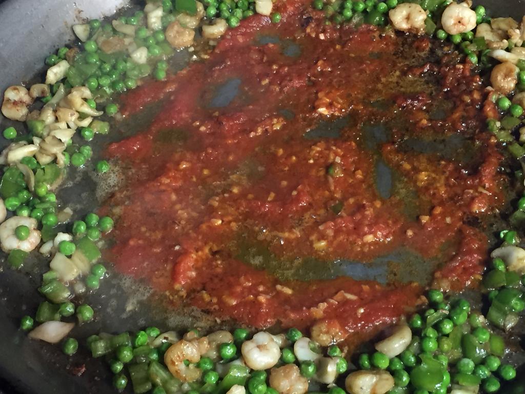 Concentrando el tomate del sofrito