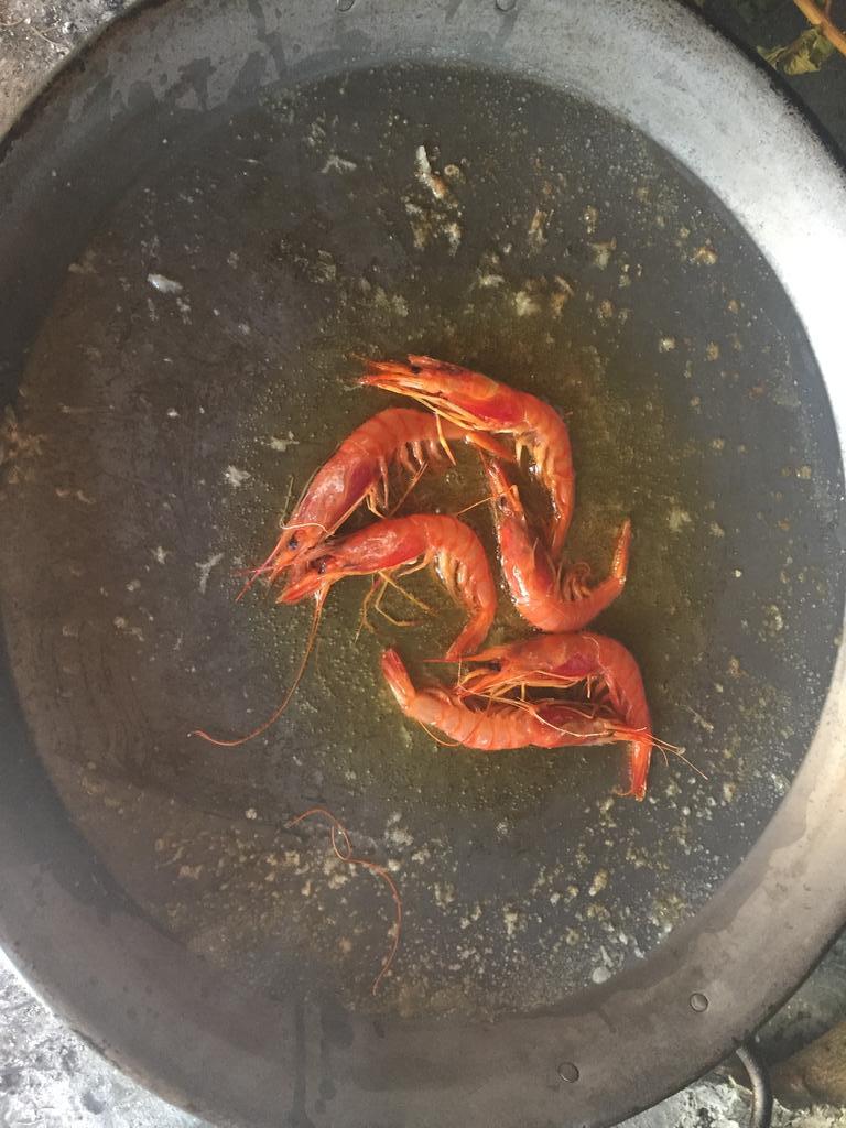 Gambas salteadas brevemente