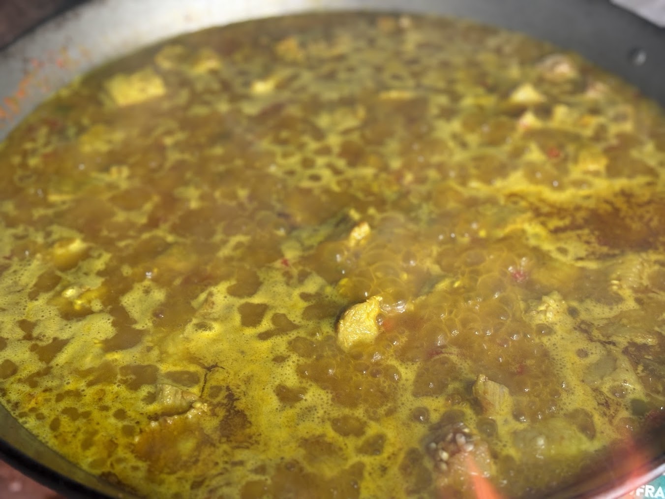 Caldo añadido al arroz