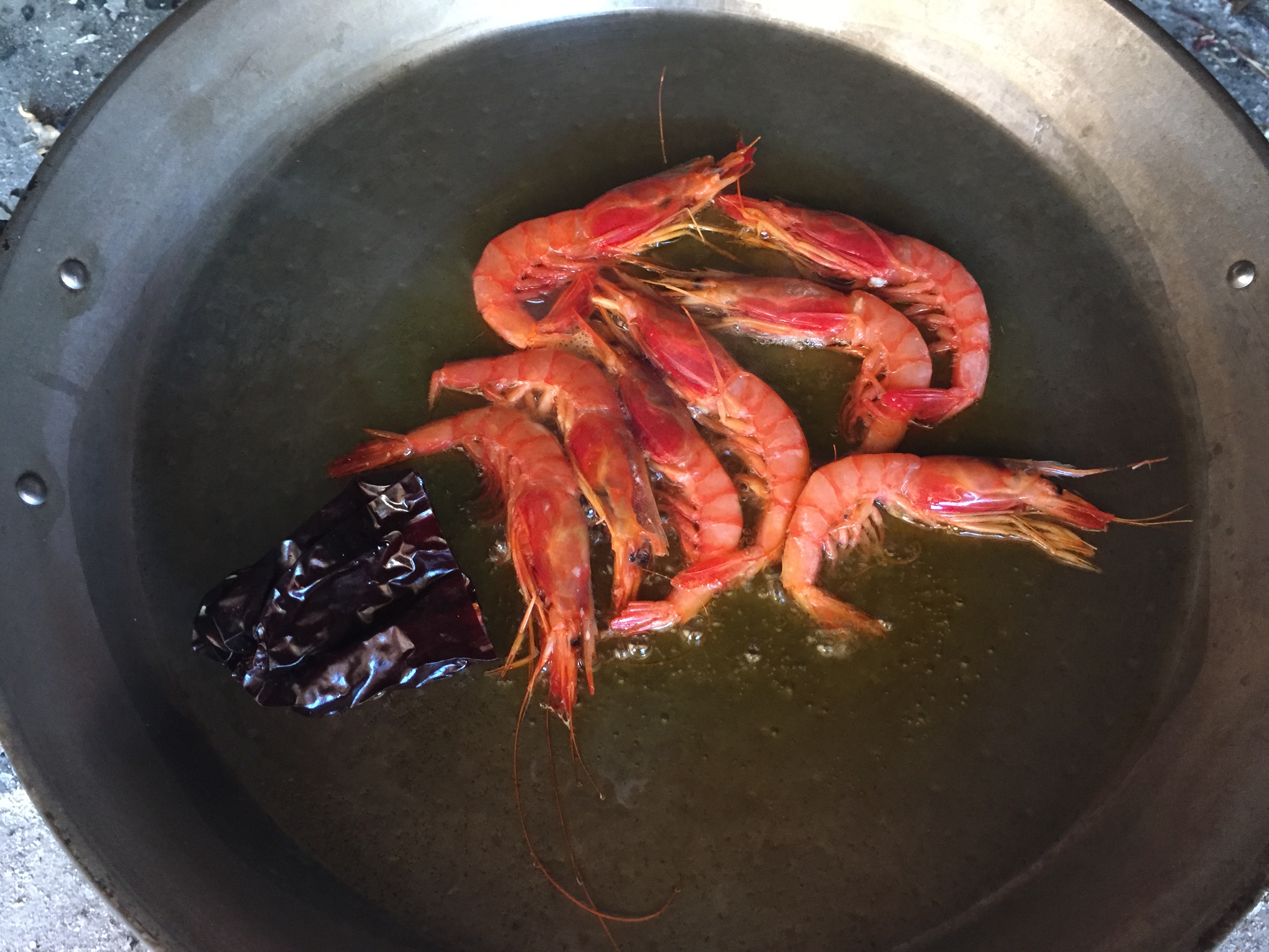 Sofreír gambas enteras