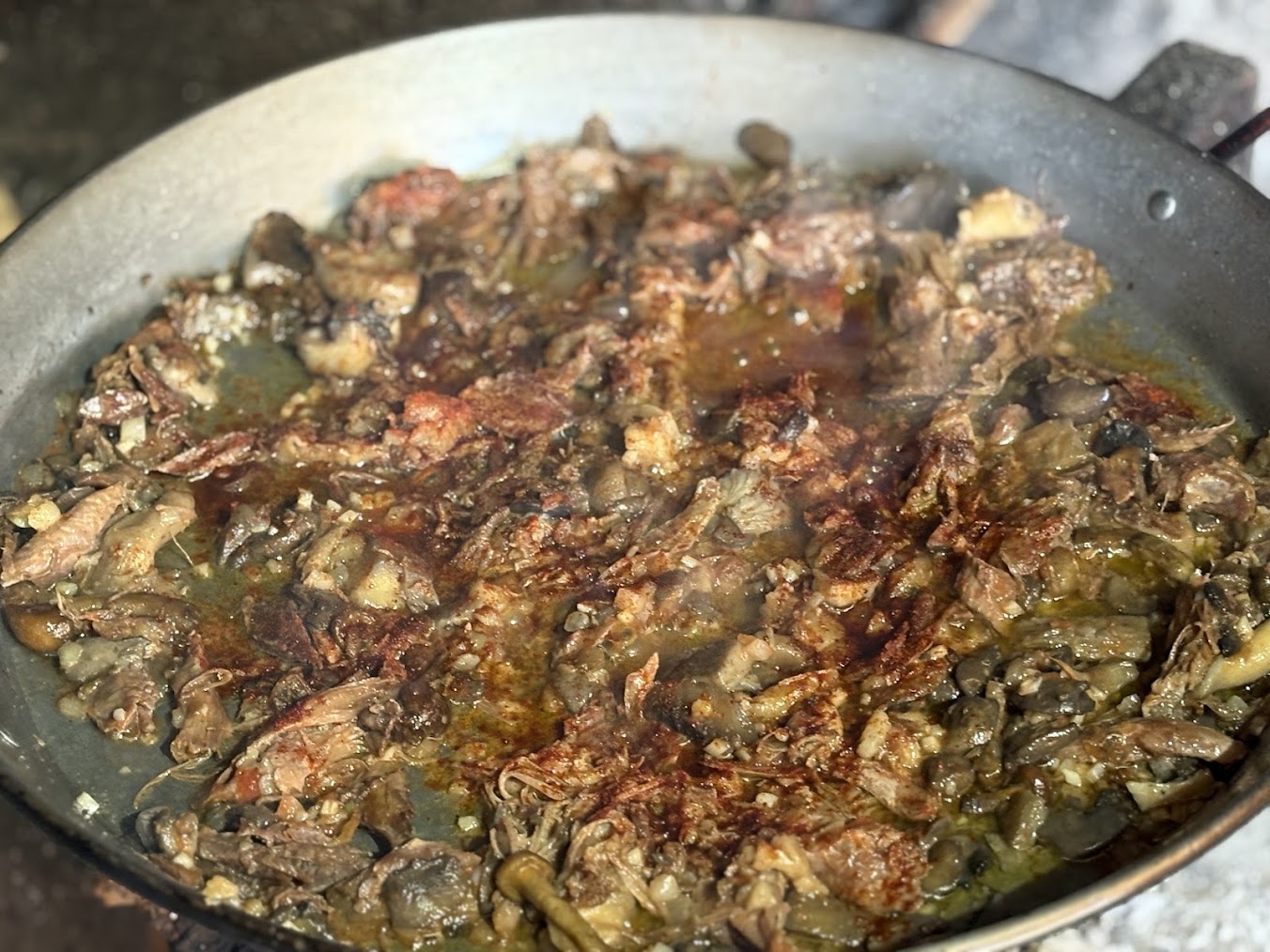 Tomate y pimentón integrados en el sofrito con pato