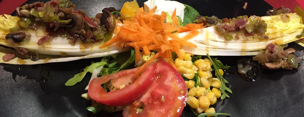 Ensalada de endibia con salteado de champiñones y jamón