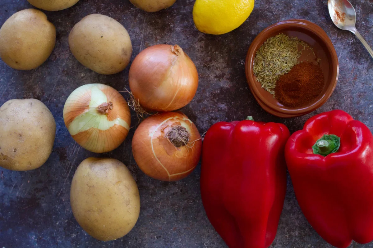 Ingredientes para patatas a lo pobre