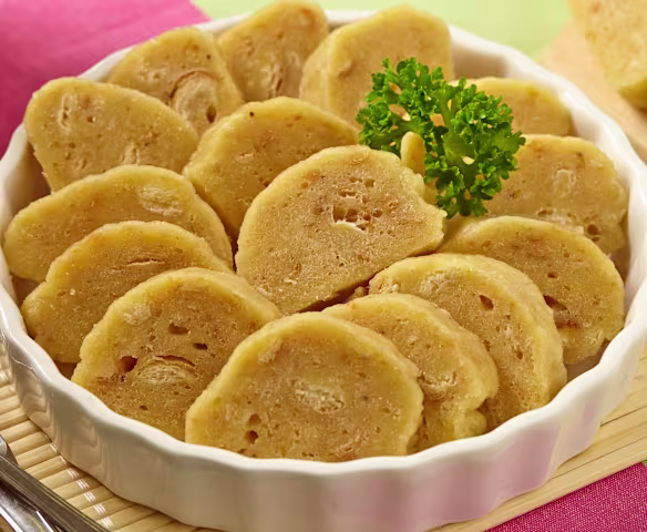 Knedlíky o pan esponjoso tradicional checo