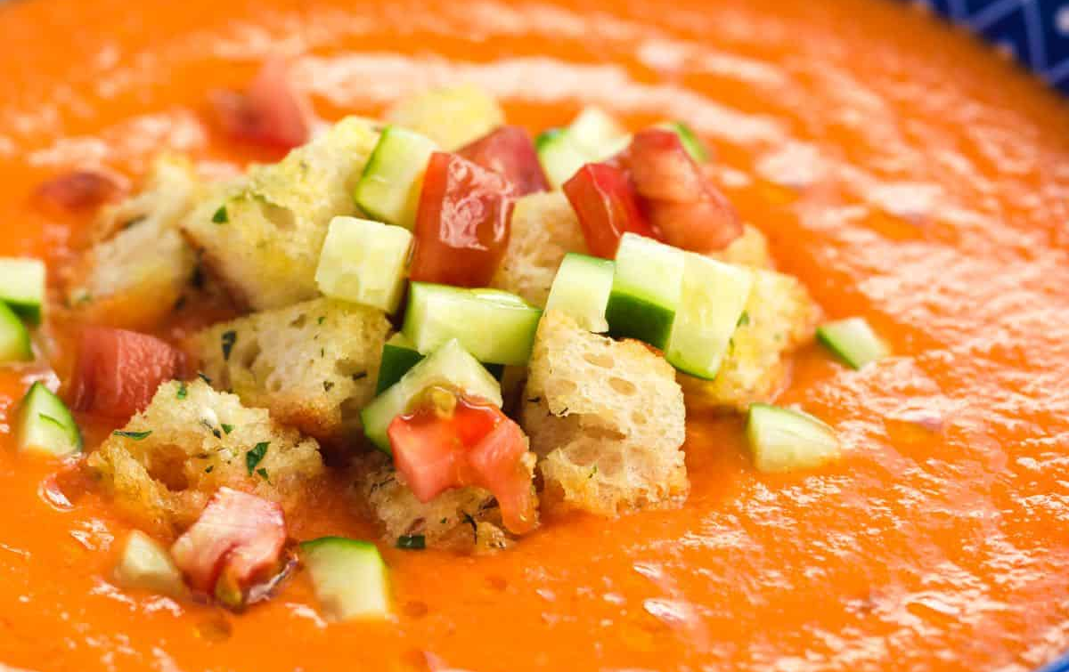 Gazpacho andaluz en copa transparente