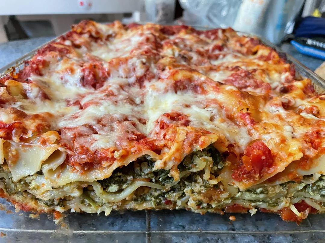 Lasaña de espinacas y queso gratinada